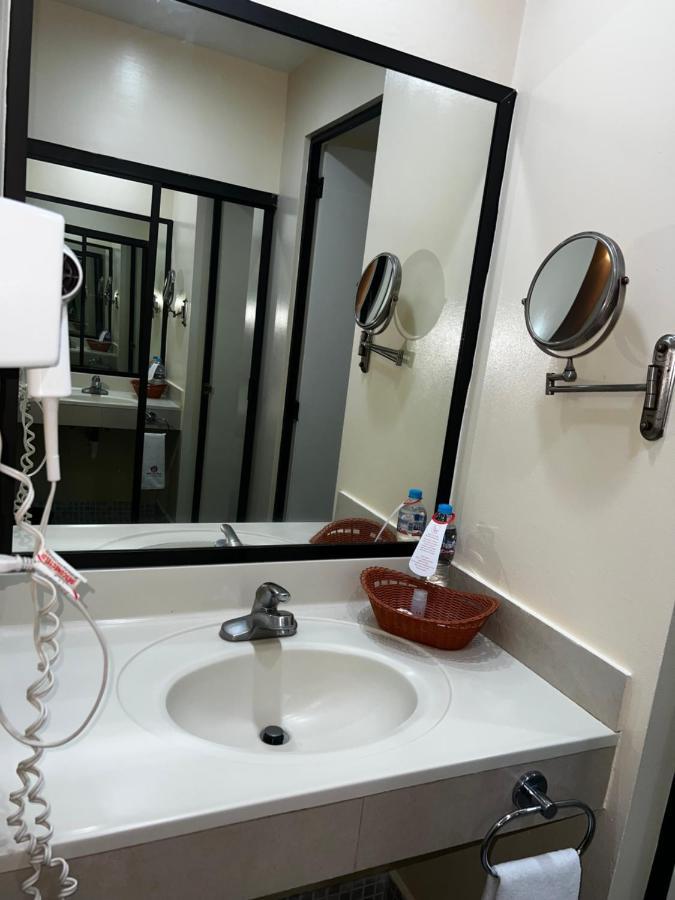 Hotel Oliver Inn Τολούκα Εξωτερικό φωτογραφία