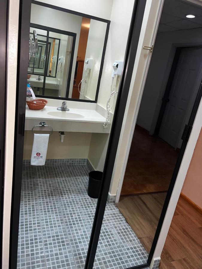 Hotel Oliver Inn Τολούκα Εξωτερικό φωτογραφία